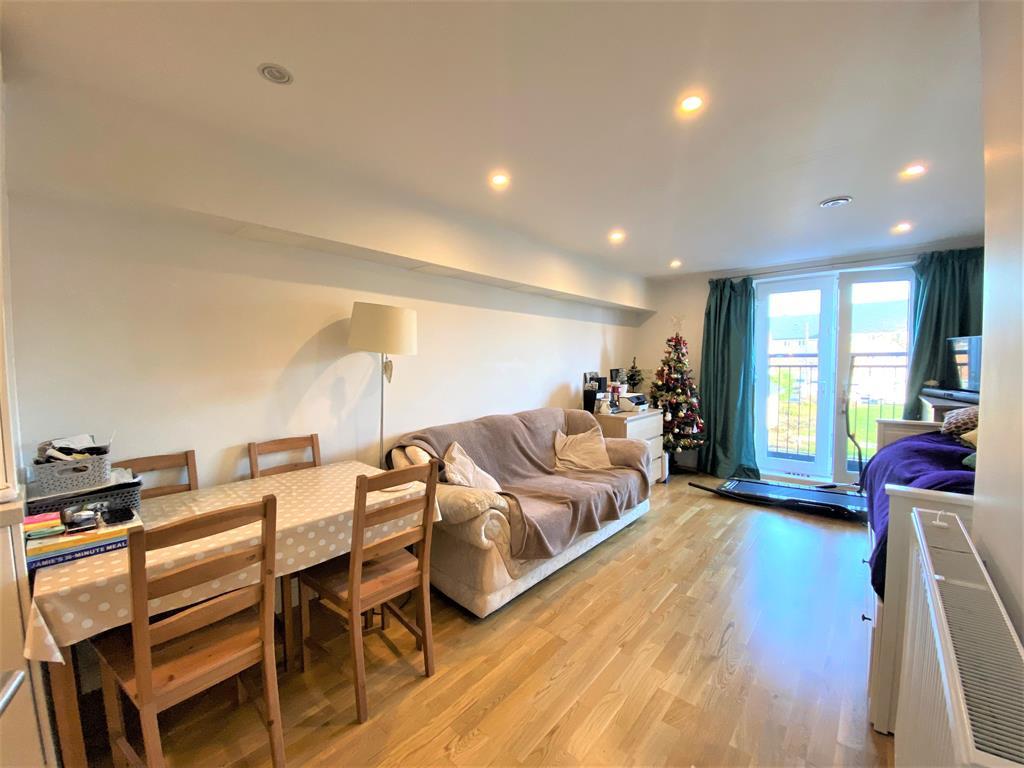 Datchet House, Chester Road, Hounslow, TW4 6FB 1 bed flat £260,000