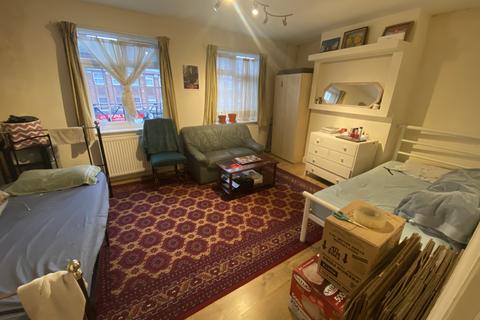 3 bedroom apartment to rent, Northolt Road, HA2 8JA