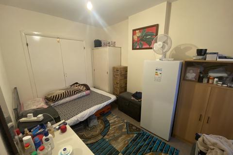 3 bedroom apartment to rent, Northolt Road, HA2 8JA