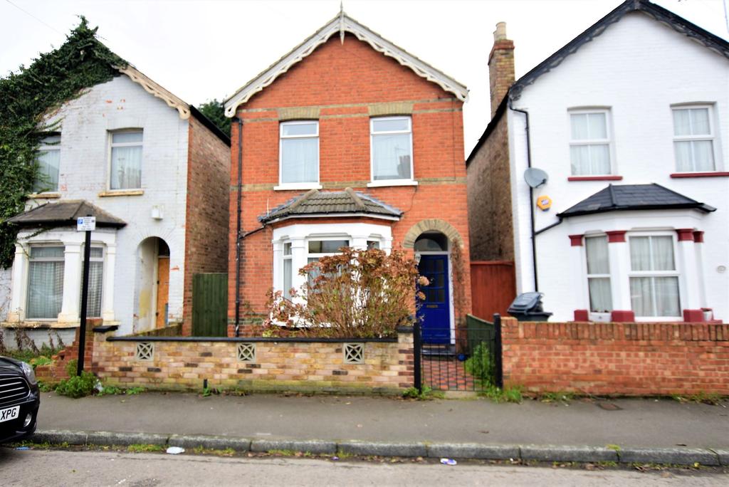 Cromwell Road, Feltham, Middlesex, TW13 3 bed detached house £525,000