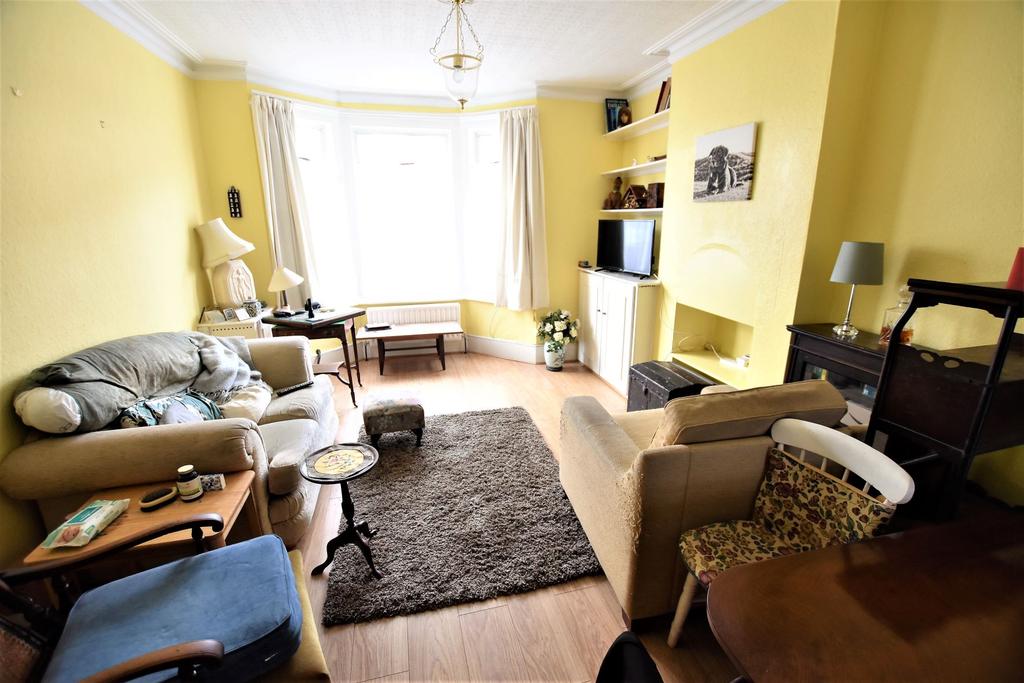 Cromwell Road, Feltham, Middlesex, TW13 3 bed detached house £525,000