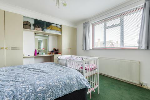2 bedroom semi-detached house for sale - The Oaks, Hayes, UB4
