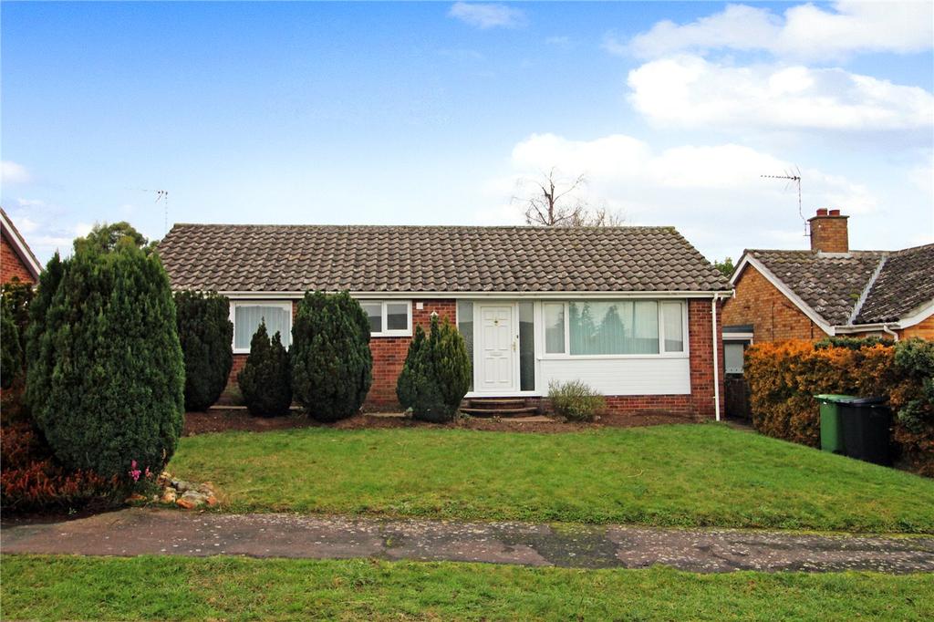 Proctor Road, Chedgrave, Norwich... 2 bed bungalow £850 pcm (£196 pw)