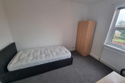 3 bedroom flat to rent, Anson Road, M14 5BZ