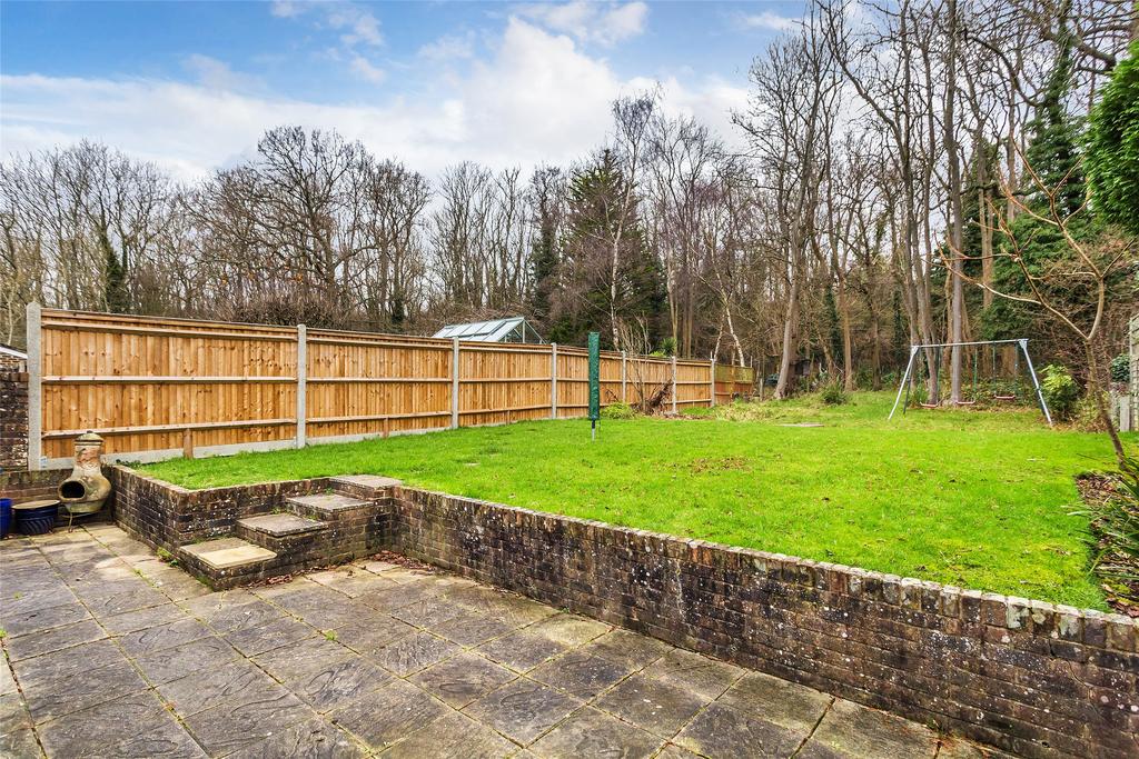Central Way, Oxted, Surrey, RH8 3 bed semidetached house £650,000