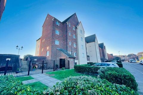 2 bedroom apartment for sale - Madeira Way, Eastbourne BN23