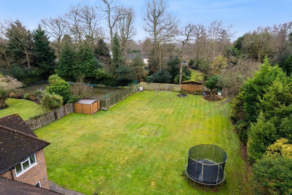 Queens Road, WaltonOnThames, KT12 5 bed detached house £1,850,000