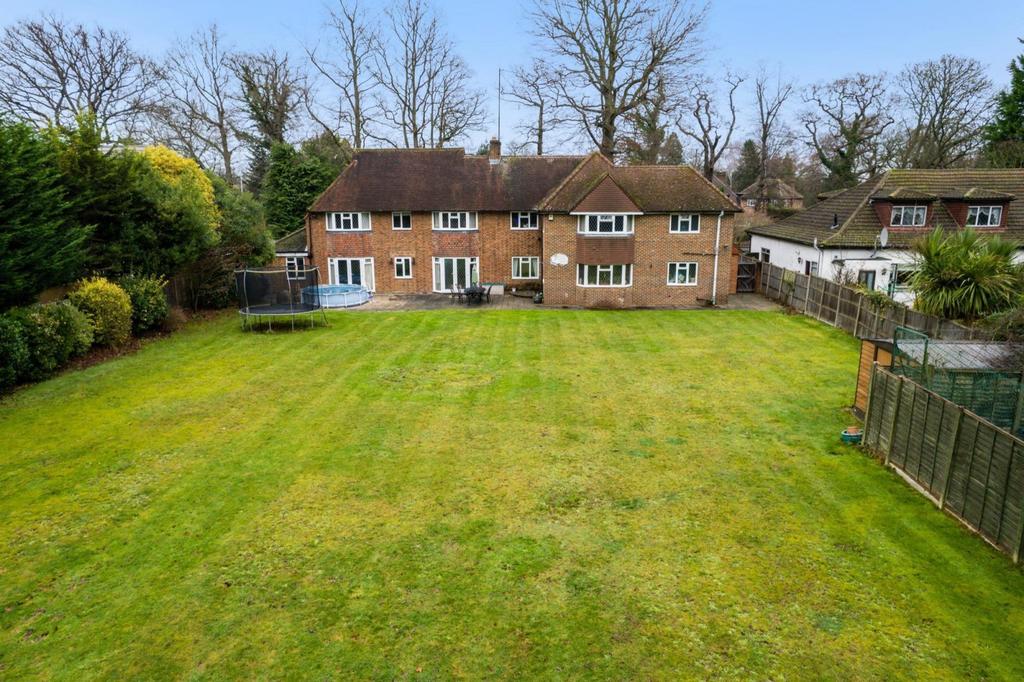 Queens Road, WaltonOnThames, KT12 5 bed detached house £1,850,000
