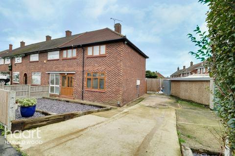 3 bedroom end of terrace house for sale - Penrith Road, Romford