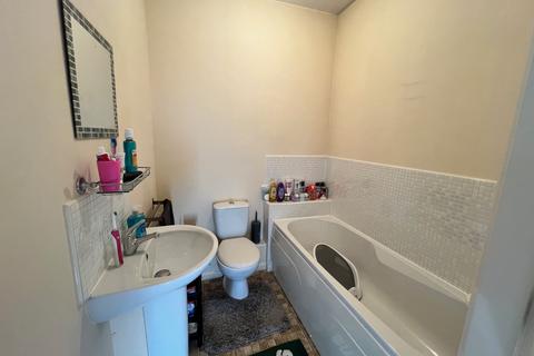 2 bedroom apartment to rent, Ashdown Grove, Walsall WS2