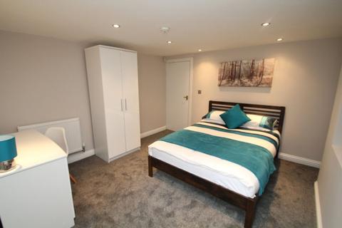 6 bedroom terraced house for sale - Burchett Place, Leeds, LS6