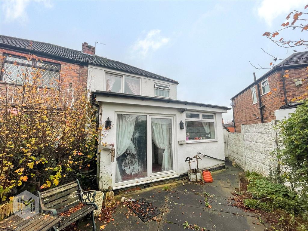 Pembroke Drive, Bury, BL9 3 bed semidetached house £185,000