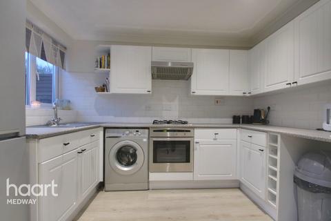 18 Elgin Gardens, Rochester, ME2 2PU
