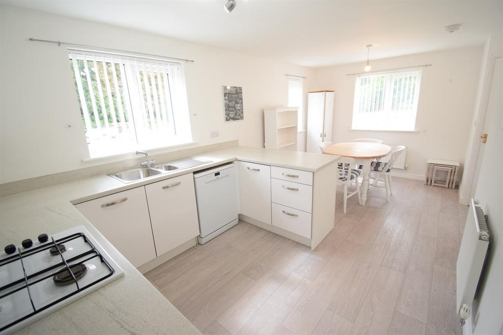 Inkerman Drive, Duffryn, Newport 3 bed detached house £1,100 pcm (£