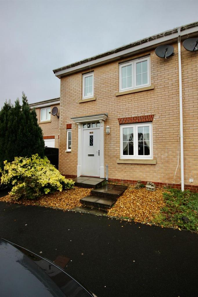 Woodside Drive, Newbridge, Newport 3 bed semidetached house £210,000