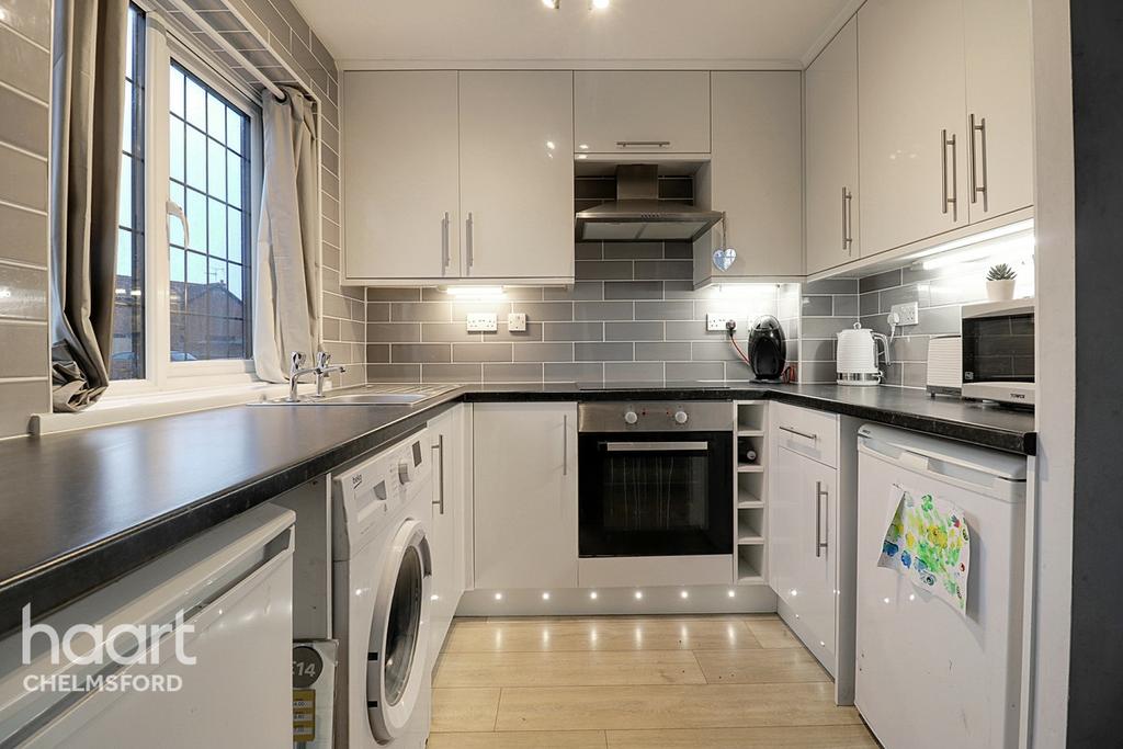 Brockenhurst Way, Chelmsford 1 bed terraced house £220,000