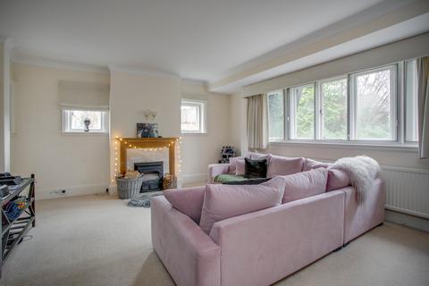 4 bedroom detached house for sale - Oval Way, Gerrards Cross, Buckinghamshire