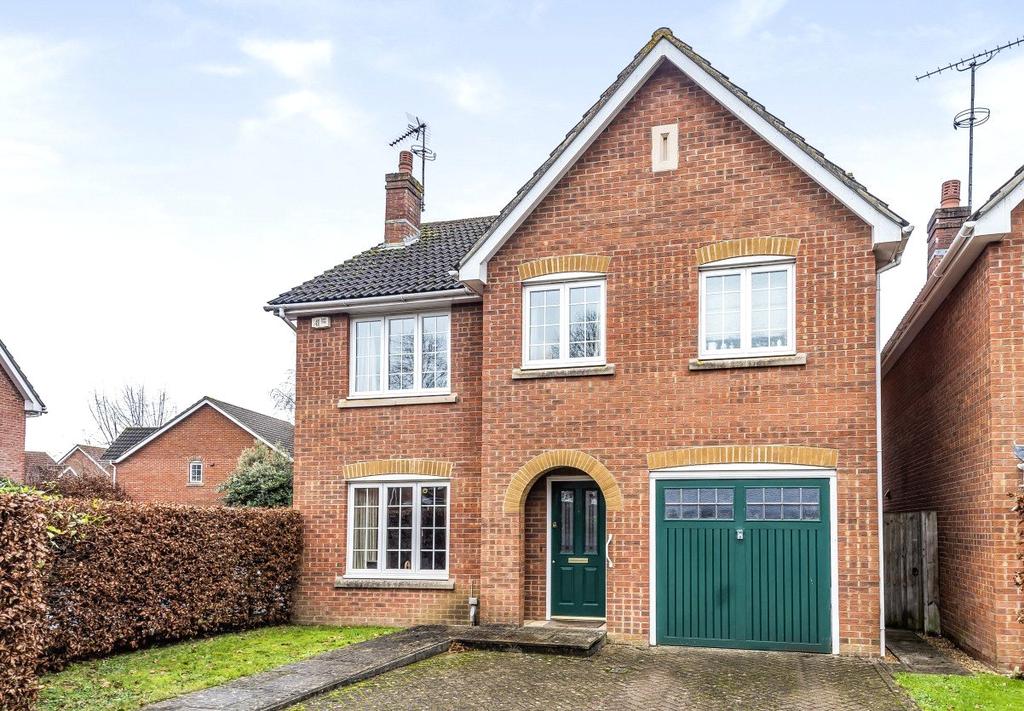 Shipley Close, Alton, Hampshire, GU34 4 bed detached house for sale £