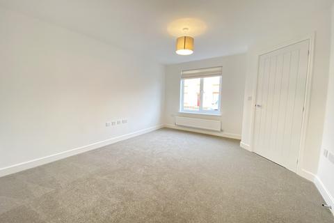 3 bedroom terraced house to rent, Long Furlong Close, Cranbrook