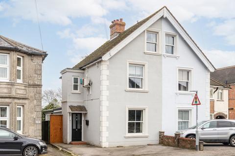 4 bedroom semi-detached house for sale - Moat Road, East Grinstead