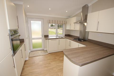 2 bedroom detached bungalow for sale - Earthswood Country Park, Bank End Lane, Clayton West