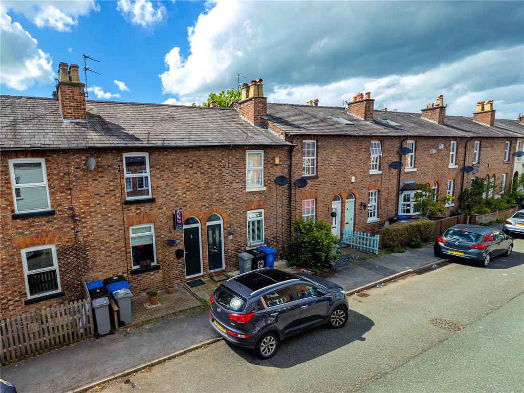 Byrom Street, Hale, Cheshire, WA14 2 bed terraced house £400,000