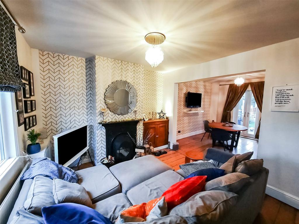 Byrom Street, Hale, Cheshire, WA14 2 bed terraced house £400,000