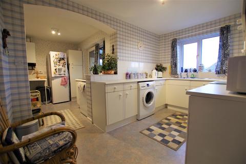 21 Sandpiper Drive, Uttoxeter, ST14 8TA