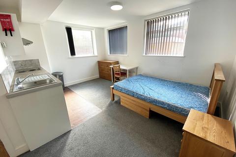 Studio to rent, Lake Road, 28-40 Lake Road