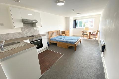 Studio to rent, Lake Road, Portsmouth