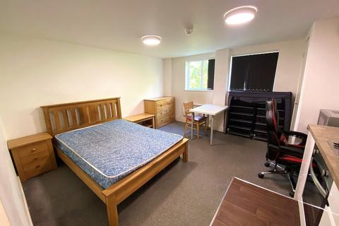 Studio to rent, Lake Road, 28-40 Lake Road