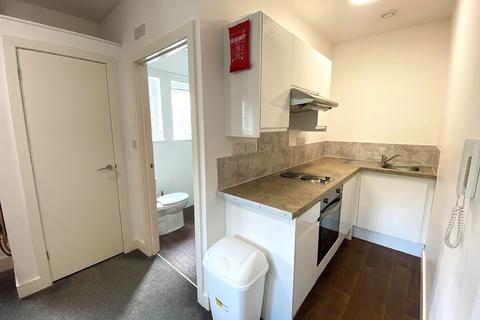 Studio to rent, Lake Road, Portsmouth