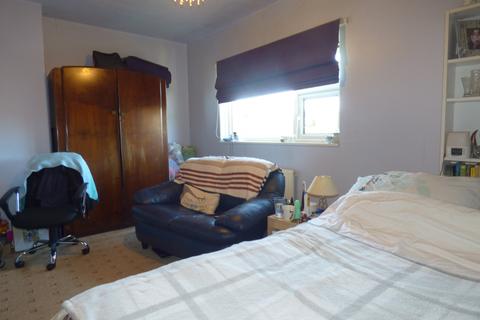 6 Warlow Crest, Greenfield, Oldham, OL3 7HD