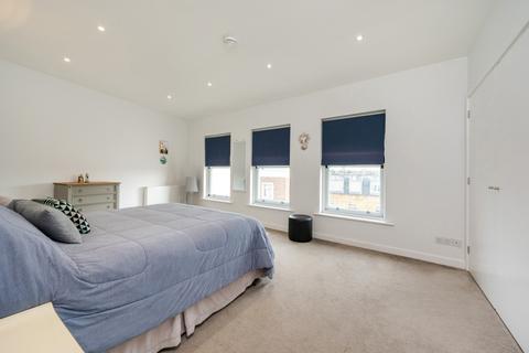 2 bedroom maisonette for sale - Grafton Yard, London