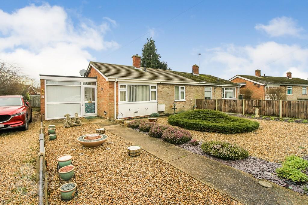 Springdale Road, Brundall, Norwich 2 bed semidetached bungalow £240,000