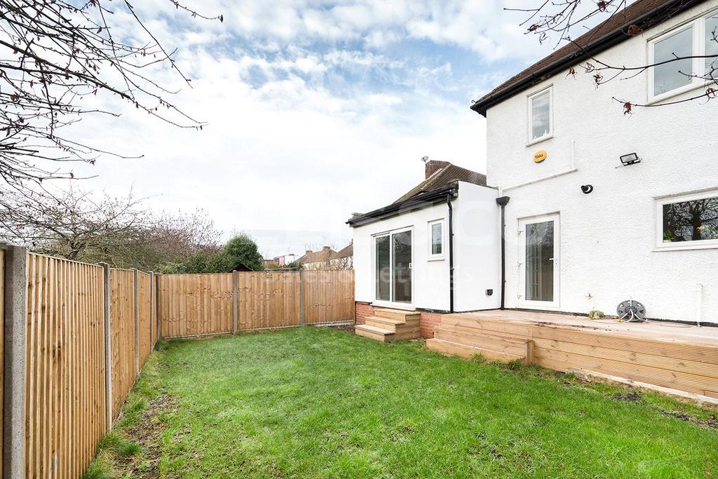Oakhampton Road, Mill Hill, London, NW7 3 bed semidetached house £