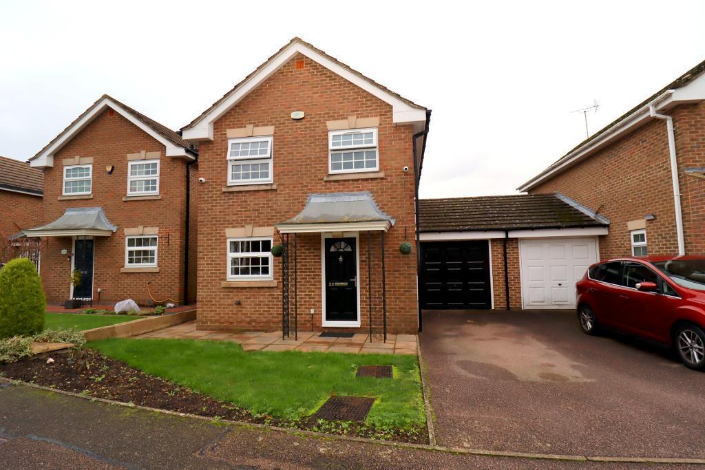Hayton Close, Barton Hills, Luton, Bedfordshire, LU3 4HD 3 bed house