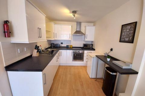 4 bedroom apartment to rent - Coopers Lane, London, NW1