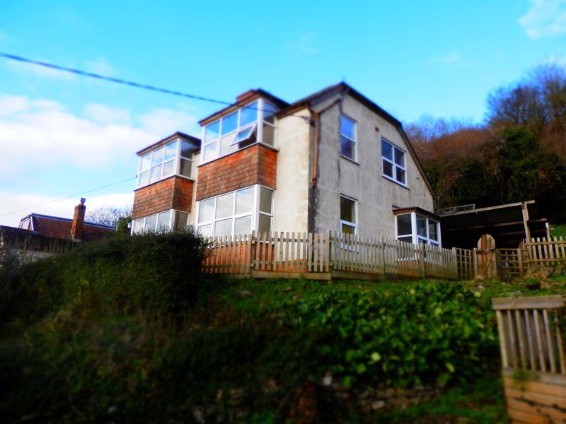 A 3 bed det house overlooking... 3 bed detached house £900 pcm (£208 pw)