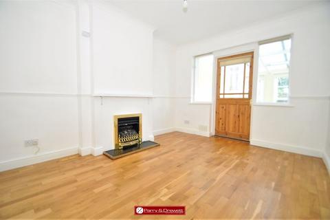 3 bedroom end of terrace house to rent, Tadworth Avenue, New Malden