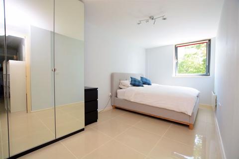 2 bedroom flat to rent, Bath Road, Slough