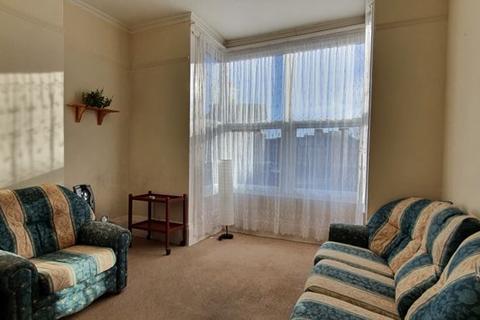 1 bedroom apartment to rent - 1 Bed First Floor Front Flat, Flat 4, 61 Wellington Road, Bridlington, YO15 2AX