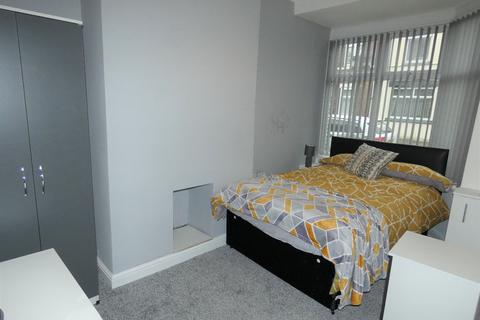 3 bedroom house share to rent - Newlands Street, Stoke-on-Trent, Staffordshire, ST4 2RG