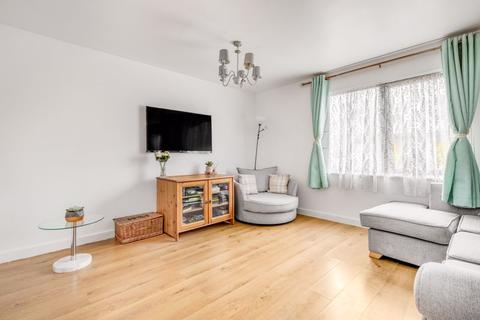 1 bedroom apartment to rent - Cairns Avenue, Streatham