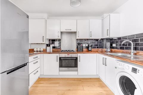 1 bedroom apartment to rent - Cairns Avenue, Streatham