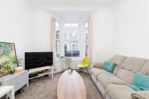 4 bedroom terraced house to rent, Clinton Road, London, E3