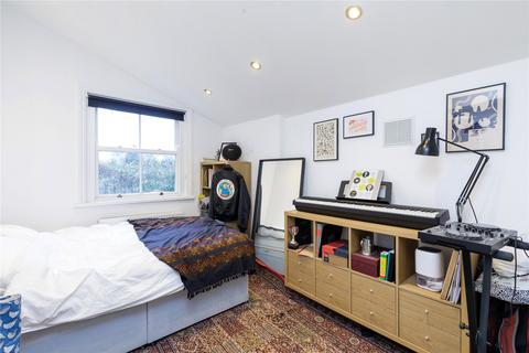 4 bedroom terraced house to rent, Clinton Road, London, E3