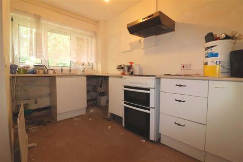 18 Weighton Road, London, SE20 8TS