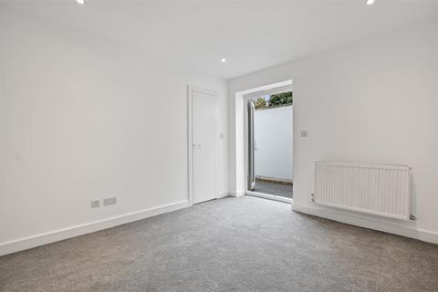 2 bedroom flat to rent - Buckland Road, Buckland, Aylesbury, HP22