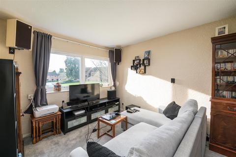 2 bedroom apartment for sale - Skipton Way, Horley